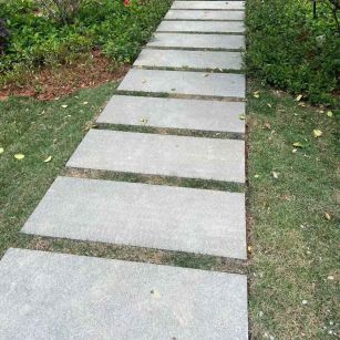 孝感 芝麻黑小区踏步、汀步石铺装效果