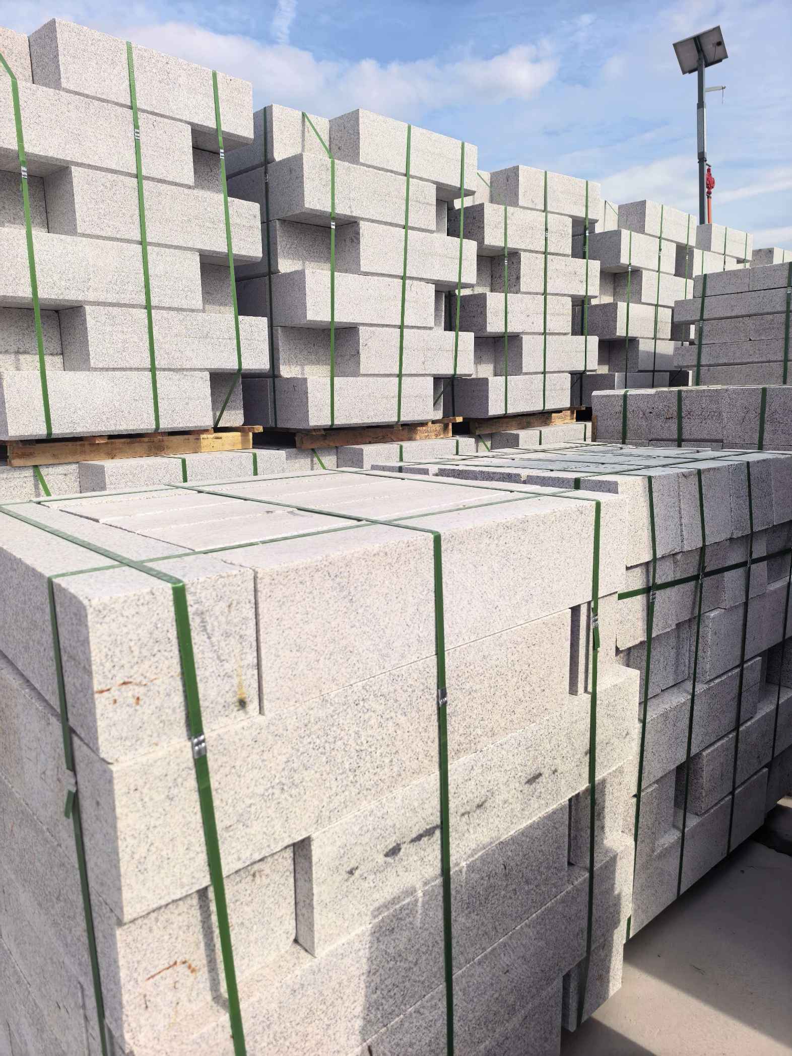 孝感 高性价比路沿石（底色微红），低价工地首选