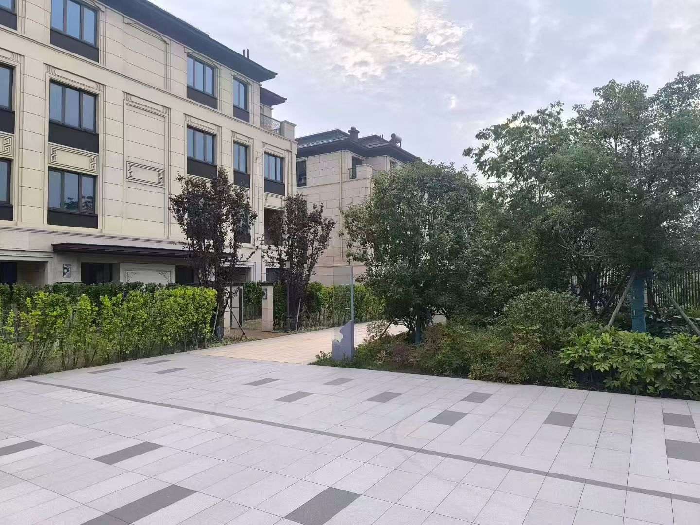 孝感 芝麻白与芝麻白搭配铺装，尺寸1200*600