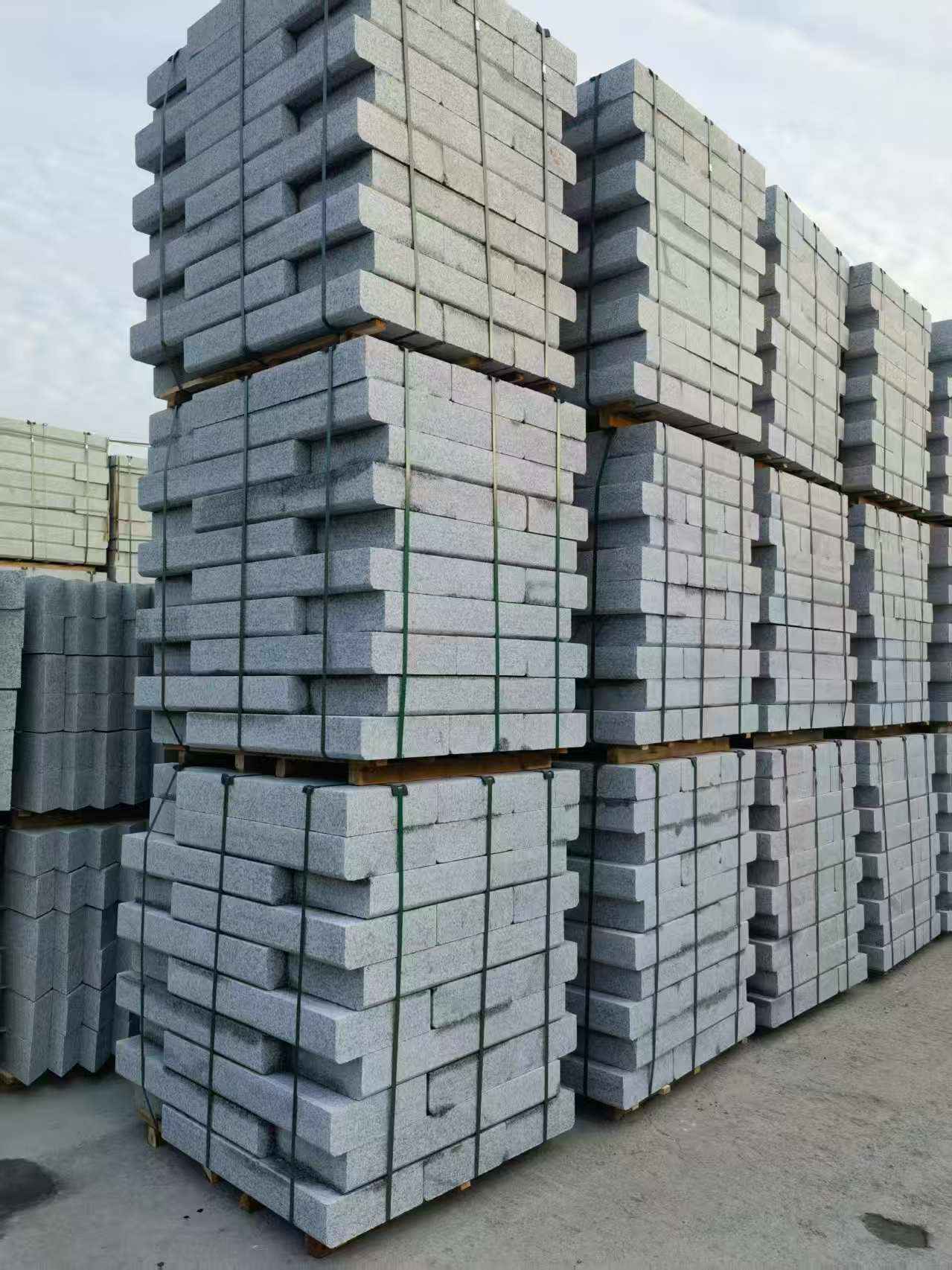 孝感 路沿石（路侧石），颜色一致，尺寸标准