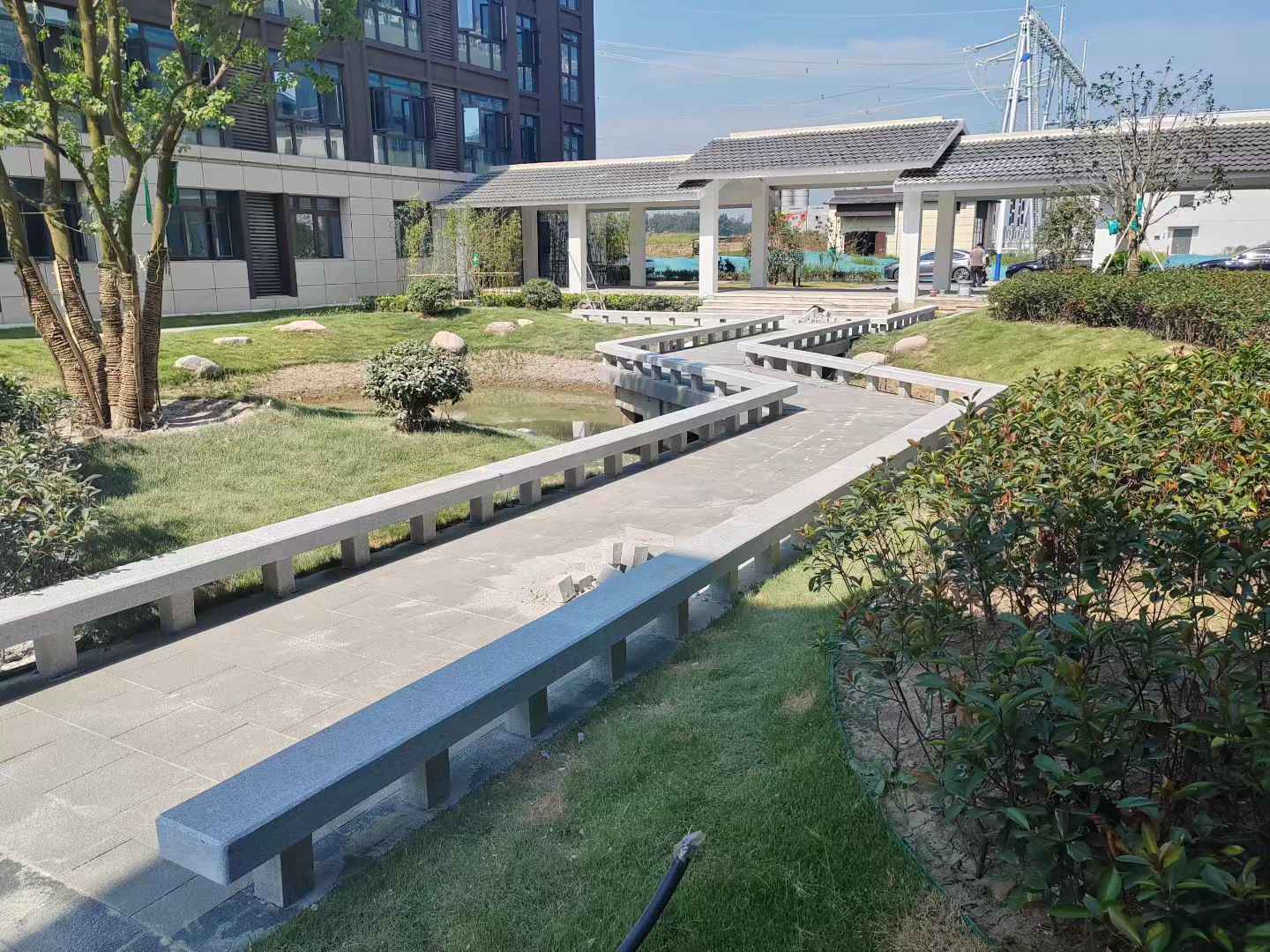 孝感 芝麻灰小区坐凳&栏杆安装效果