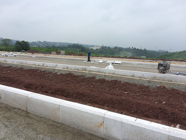 孝感花岗岩路沿石在市政道路上的应用