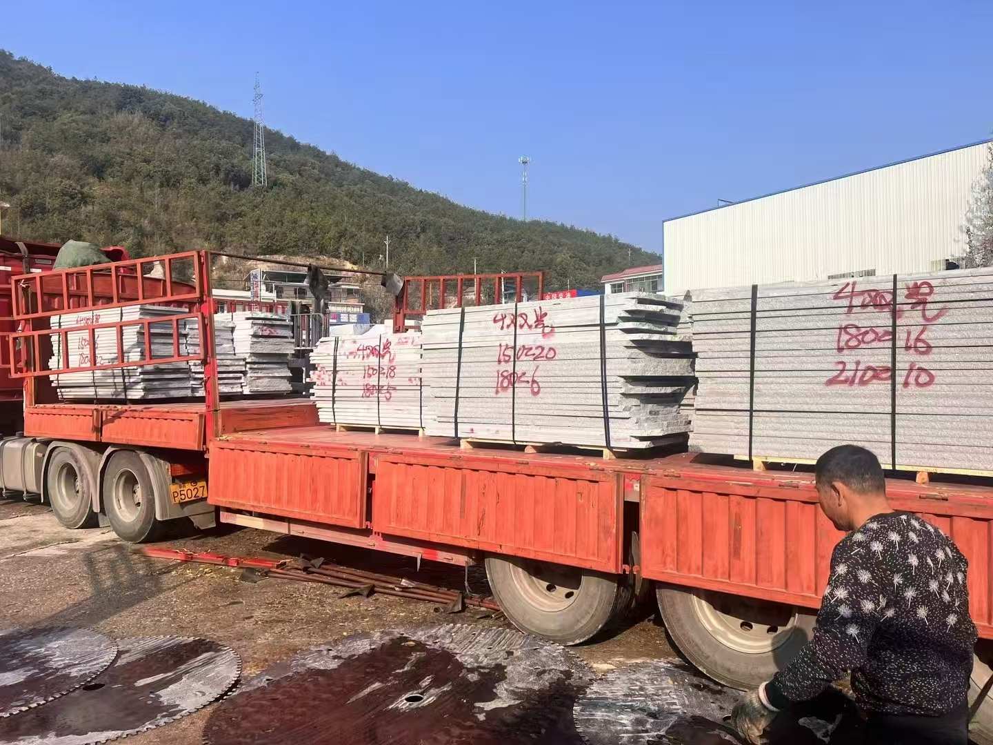 孝感 芝麻灰花岗岩光面毛板出货日常